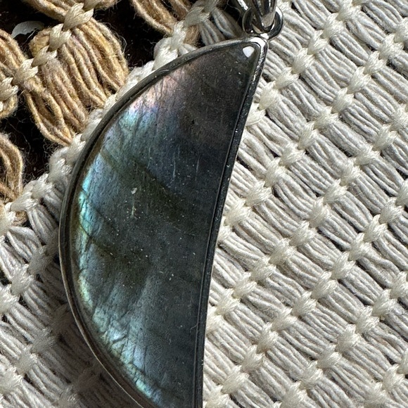 Beautiful Blue and Rainbow Flash Moon Shaped Labradorite Pendant Necklace - Picture 10 of 13